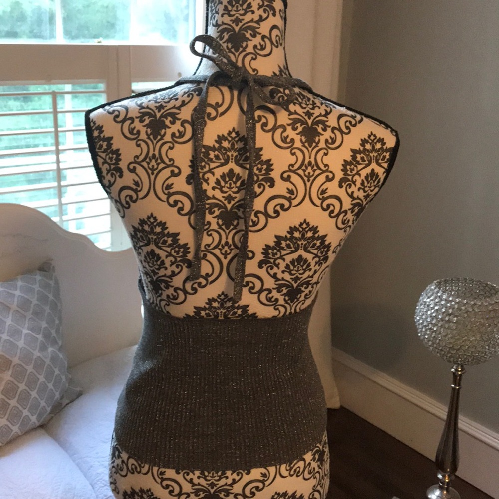 Halter top - Picture 3 of 3